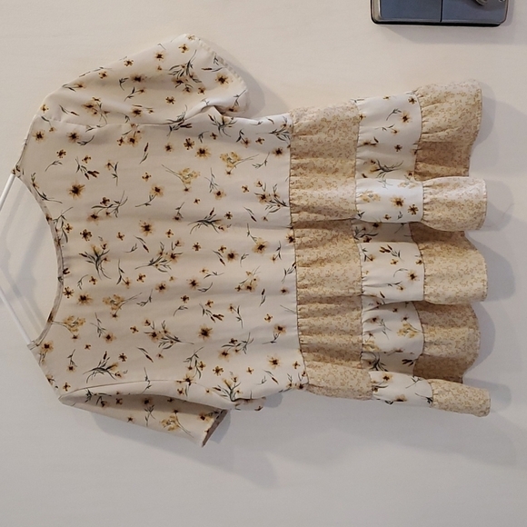 Paper Crane Cottagecore Neutral Tan Beige Yellow Floral Print Tiered Top M - Picture 4 of 4